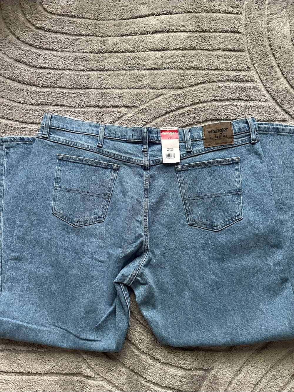 Wrangler Men's Light Blue Relaxed Fit Jeans - Picture 7 of 8